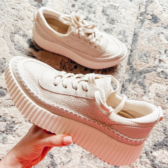 DOLCE VITA Darren Wedge Lace Up Sneakers Ivory 764tn size 9.5 - Picture 1 of 9